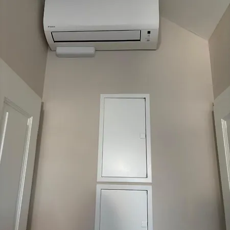 New 5 - Self Check In, With Parking Bratislava