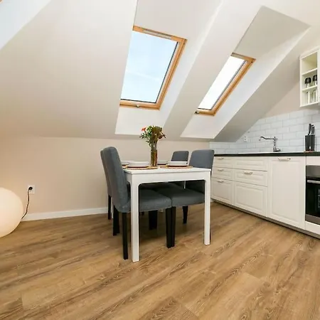 New 5 - Self Check In, With Parking ブラチスラヴァ