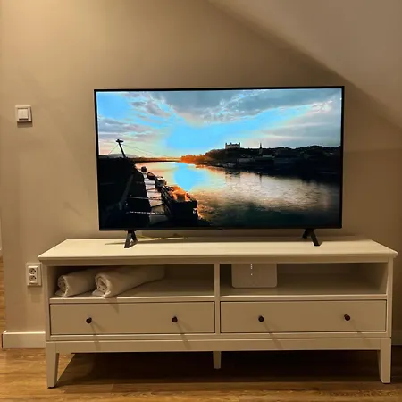 New 5 - Self Check In With Parking Included Apartmán Bratislava